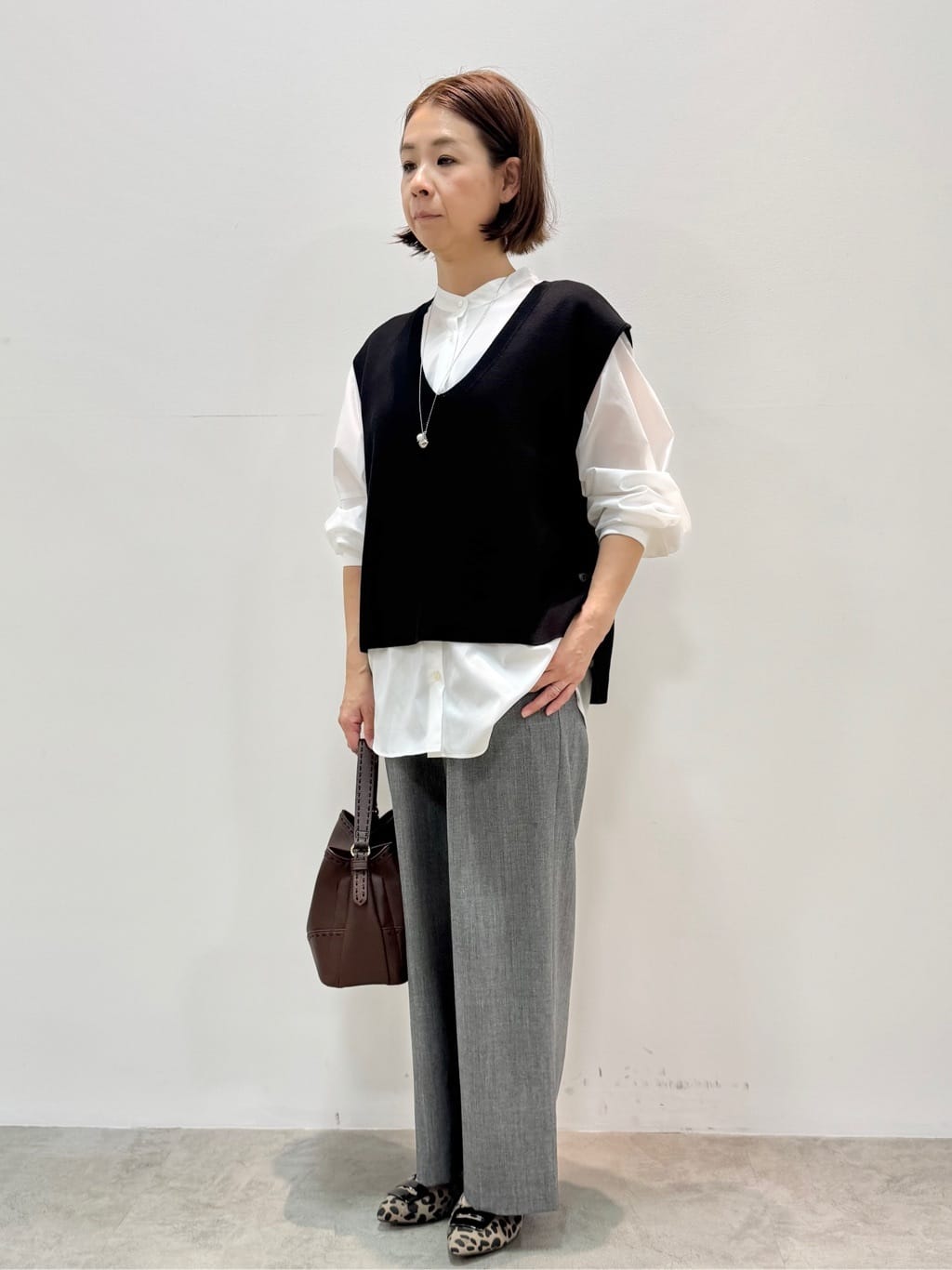 koyaさんの「Reflect｜【さらっと一枚で決まる／重ね着にもおすすめ◎】タックスリーブシャツブラウス」を使ったコーディネート