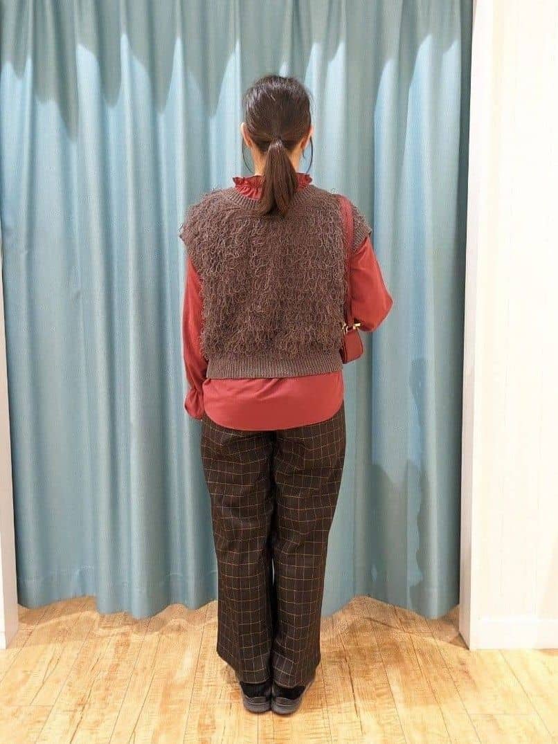 Miさんの「SHOO･LA･RUE｜【前後2WAY】着るだけで着映える ループヤーンベスト」を使ったコーディネート