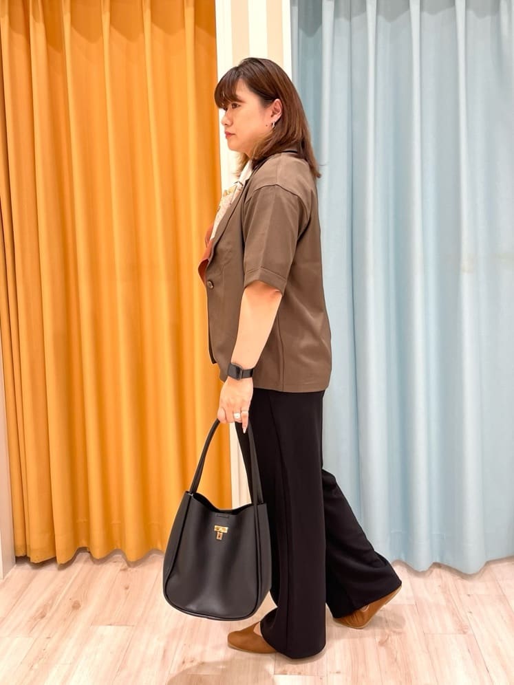 TUMU-TUMUさんの「SHOO･LA･RUE｜【セットアップ可/洗濯後しわになりにくい】5分袖テーラードジャケット」を使ったコーディネート