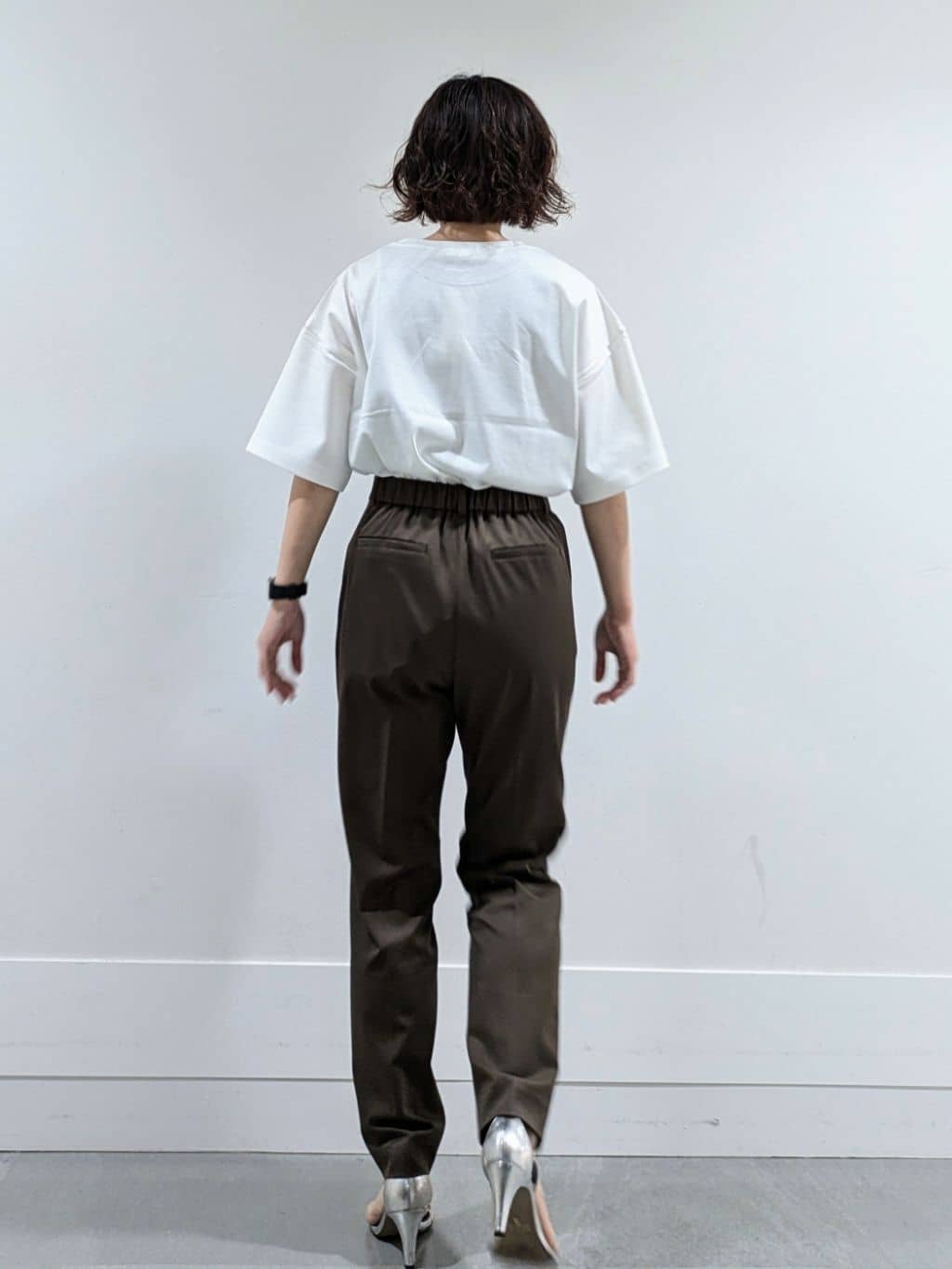 ミズタさんの「UNTITLED｜【コットン100/ゆったり/ショート丈/洗える】ベロアロゴTシャツ」を使ったコーディネート