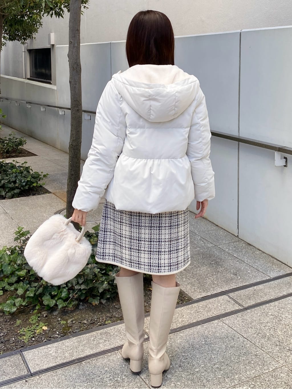 みさかさんの「index｜KAWADAダウンペプラムショートコート【撥水／洗濯機OK／静電気防止裏地】」を使ったコーディネート