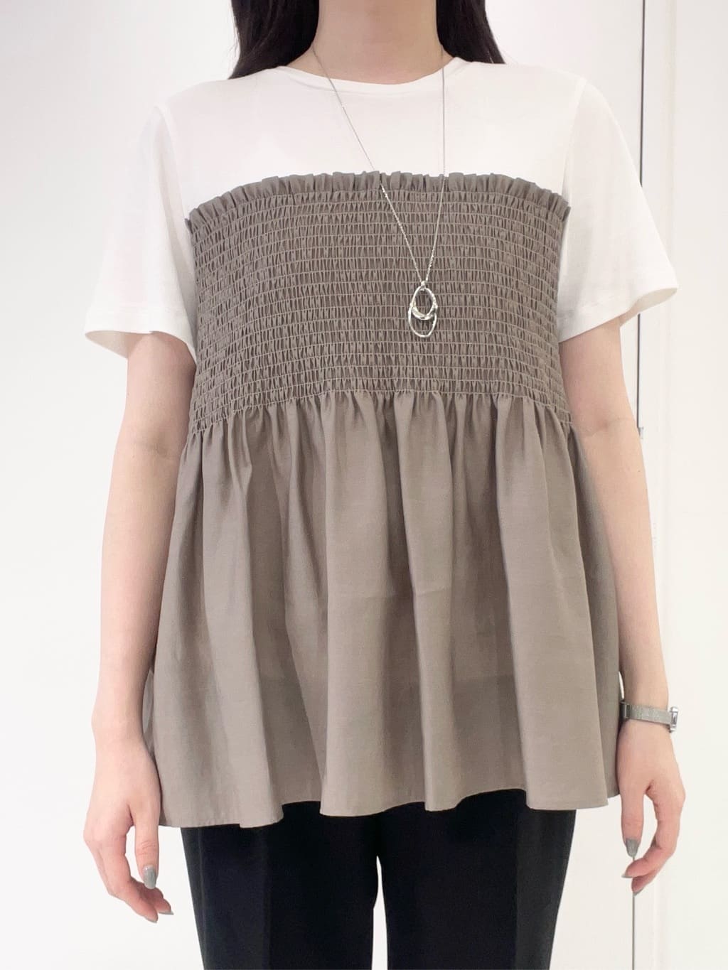 moeさんの「UNTITLED｜【コットン100/洗える/Tシャツ】シャーリングドッキングペプラム」を使ったコーディネート