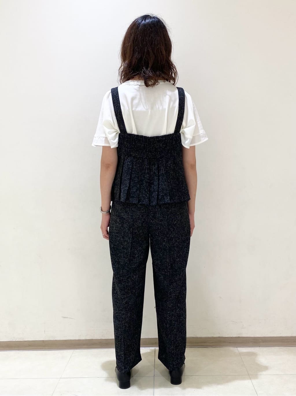 COCOさんの「grove｜【2点SET/体型カバー】夏から秋まで着まわせる！プリーツビスチェセットアップ」を使ったコーディネート