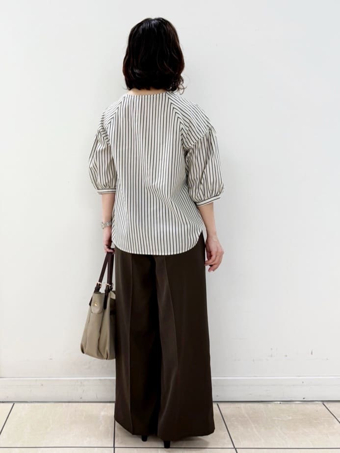 KIKIさんの「Reflect｜【E‐QUALITY／体型カバー／ゆったり着られる◎】ストライプ&times;パフスリーブのブラウス」を使ったコーディネート