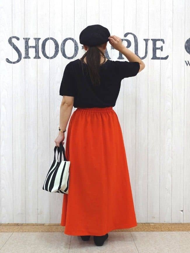 とろろさんの「SHOO･LA･RUE｜【高レビュー/着丈選べる】華やかさをプラスする アソートロングスカート」を使ったコーディネート