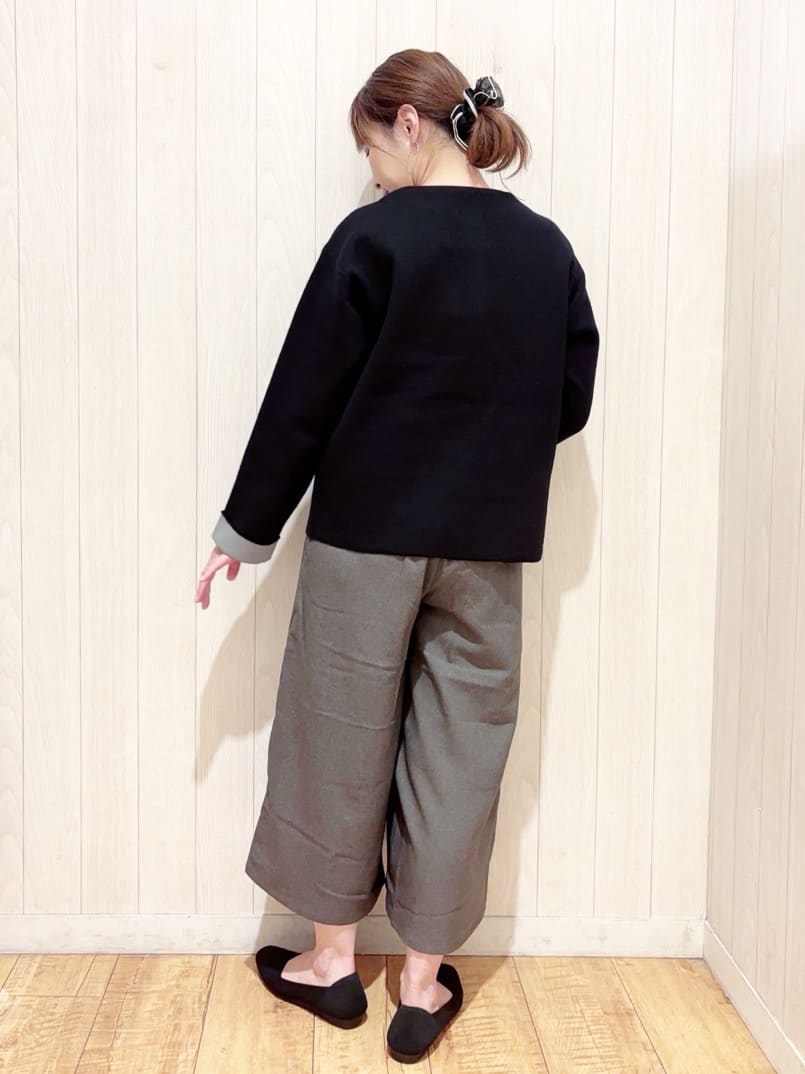 あいこさんの「SHOO･LA･RUE｜ウエストまわりをすっきり魅せる デザインガウチョパンツ」を使ったコーディネート