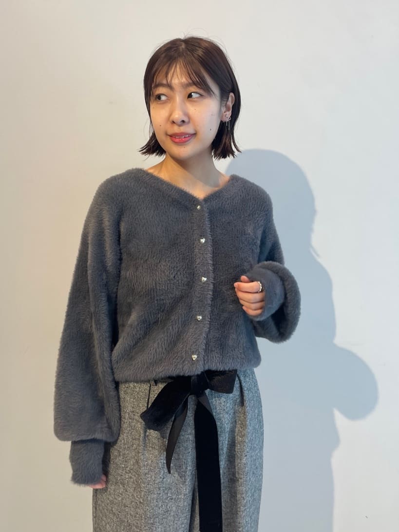 abeさんの「Couture brooch｜【上品華やか・通勤】ラメツイード ワイドパンツ」を使ったコーディネート