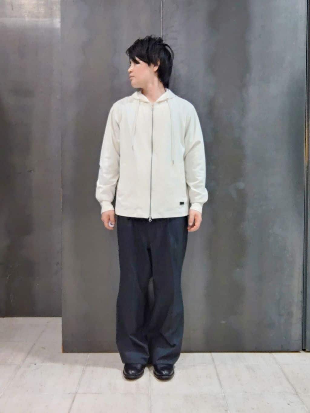 shiominさんの「TAKEO KIKUCHI｜【3D ナイロン ストレッチ】ジップアップ フードブルゾン」を使ったコーディネート