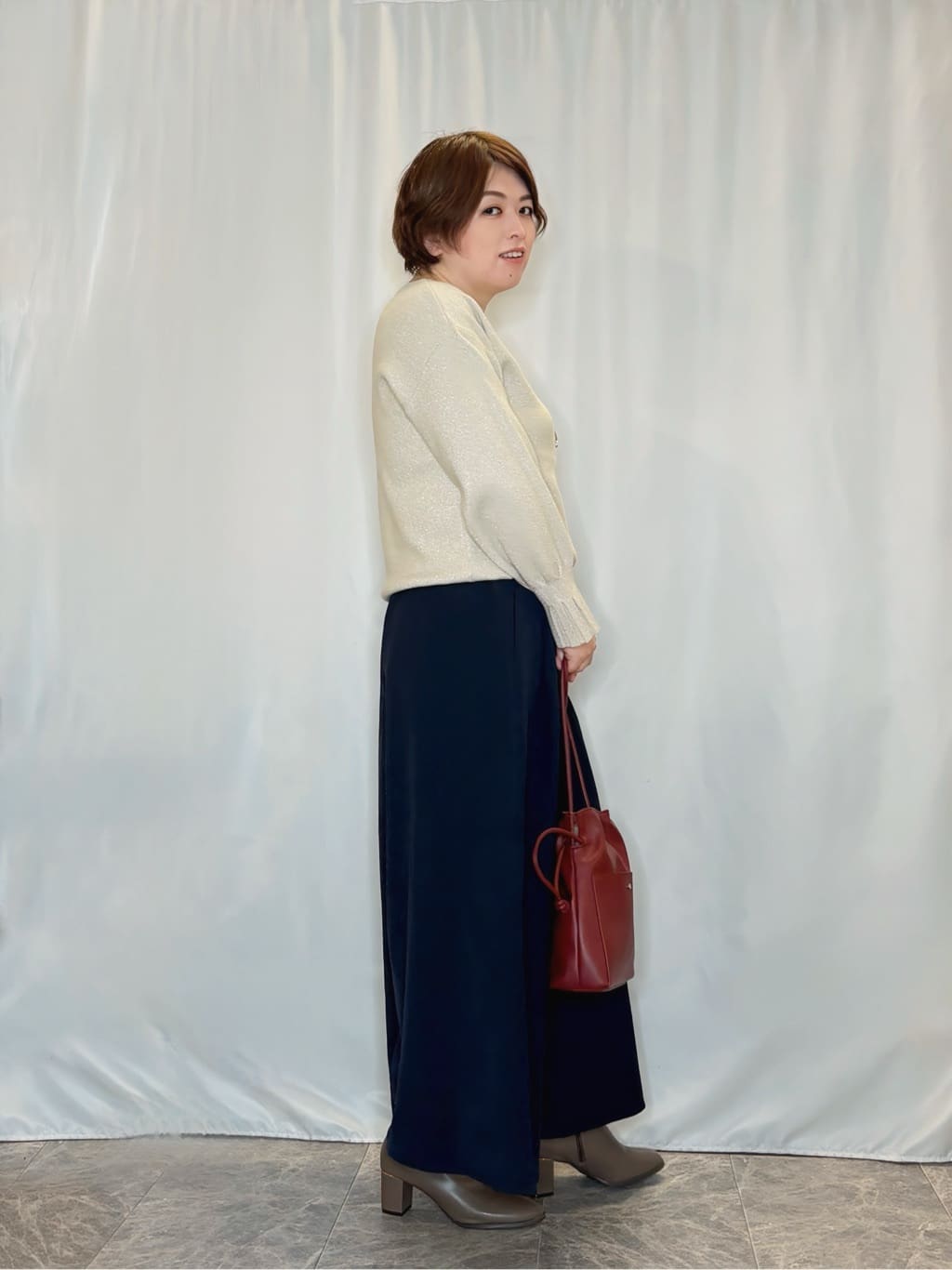 たみさんの「SHOO･LA･RUE｜【S-LL/2点セット】脚のラインを拾いにくい ベルト付きタックスカーチョパンツ」を使ったコーディネート