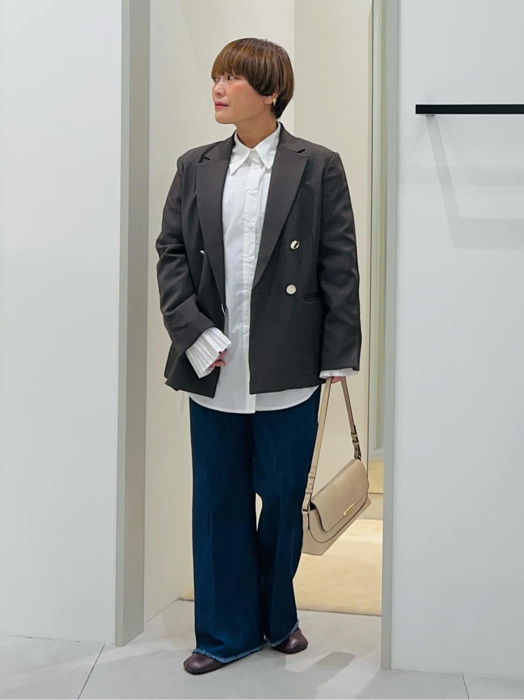 タナさんの「THE SHOP TK｜【今羽織るなら】ダブルブレストジャケット【セットアップ可/洗える】」を使ったコーディネート