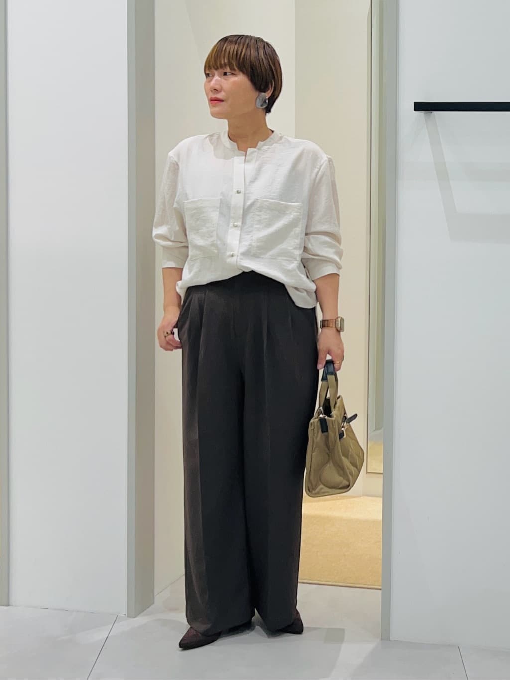 タナさんの「THE SHOP TK｜【きれいめもカジュアルもお任せ】2タックワイドパンツ【セットアップ可】」を使ったコーディネート