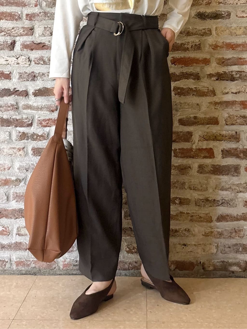 しばさんの「THE SHOP TK｜【後ろ姿もサマになる】ストライプ バックシャーリングシャツ/体型カバー/洗える」を使ったコーディネート