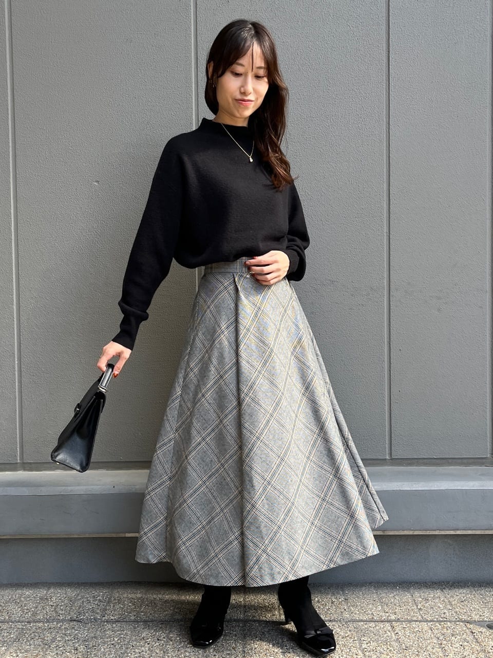 はばさんの「Couture brooch｜【ゆるふわ・通勤】リッシュアンゴラ バックパール調ニット」を使ったコーディネート