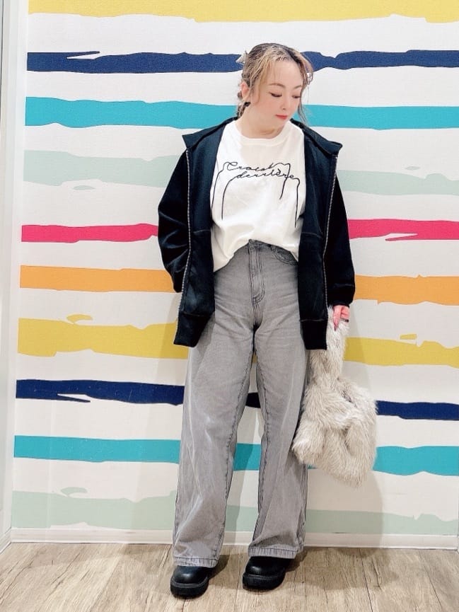Peeさんの「SHOO･LA･RUE｜ラメ入りファートートバッグ」を使ったコーディネート