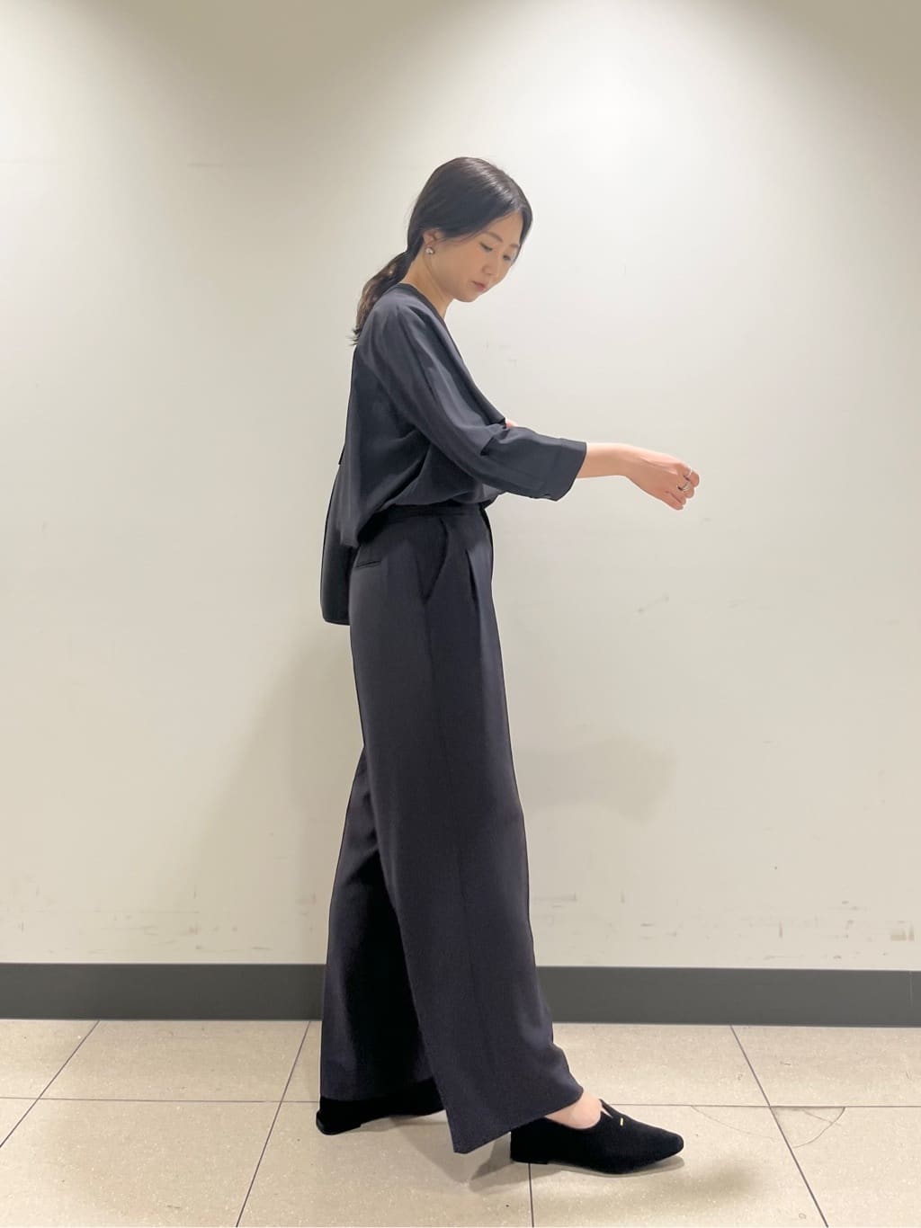 shokoさんの「INDIVI｜【羽織りとしても活躍！】ケープカラーブラウス」を使ったコーディネート