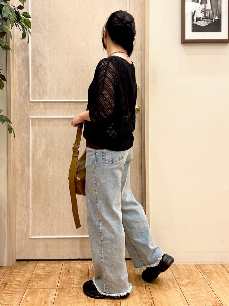 ちょたさんの「SHOO･LA･RUE｜【洗える/S-LL】季節の変わり目に 透かし柄が涼やか ジップブルゾン」を使ったコーディネート