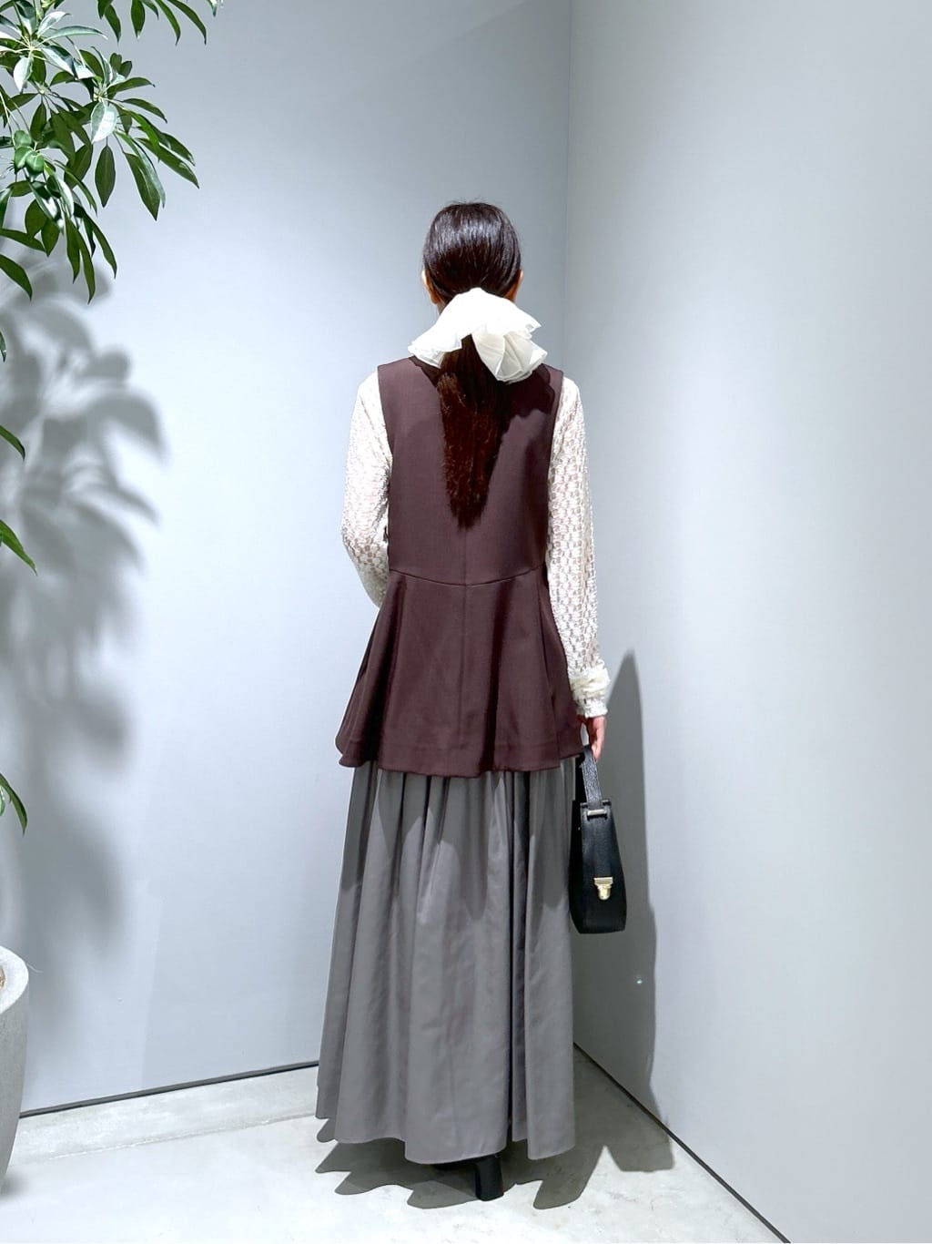 Renoさんの「INDIVI｜レザーライクマキシスカート」を使ったコーディネート