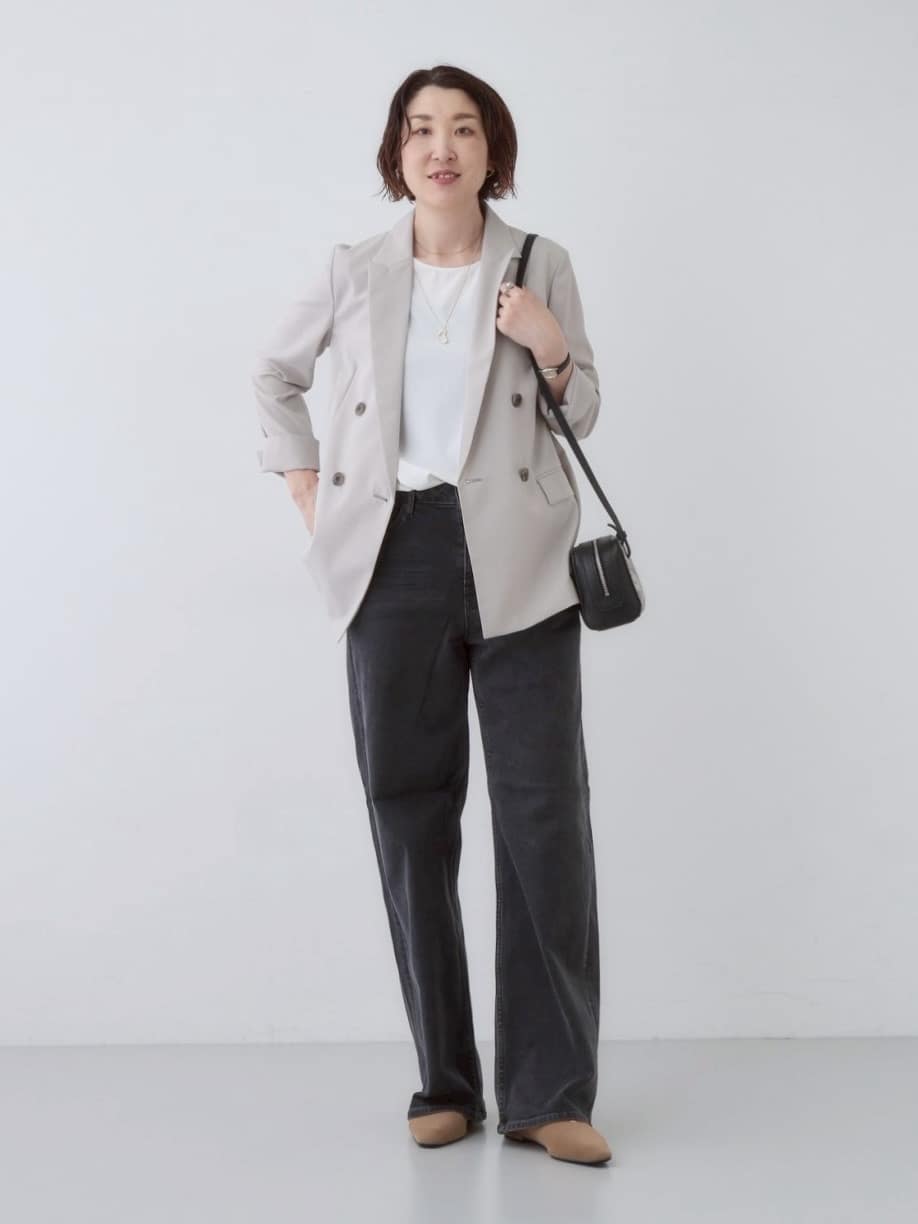 yuriさんの「INDIVI｜【褒められデニム】ワイドストレート デニムパンツ」を使ったコーディネート