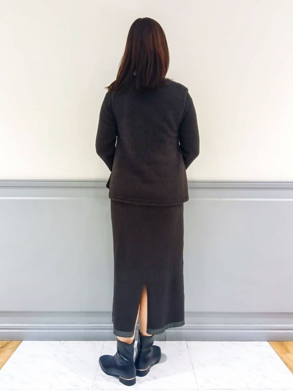 なっちゃんさんの「grove｜【2点SET/体型カバー】一枚で決まる、ペプラムベスト&times;ニットワンピース」を使ったコーディネート