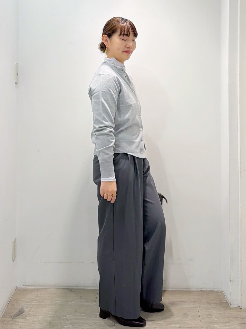 sumicaさんの「OPAQUE.CLIP｜シアーハイネックトップス【洗濯機OK】」を使ったコーディネート