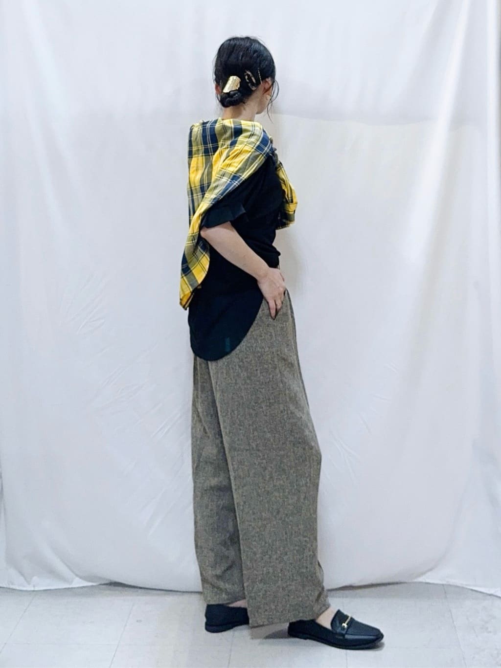 𝐇𝐢𝐫𝐨𝐦𝐢さんの「SHOO･LA･RUE｜【洗濯機可/S-LL】程よい抜け感 大人のチェックシャツ」を使ったコーディネート