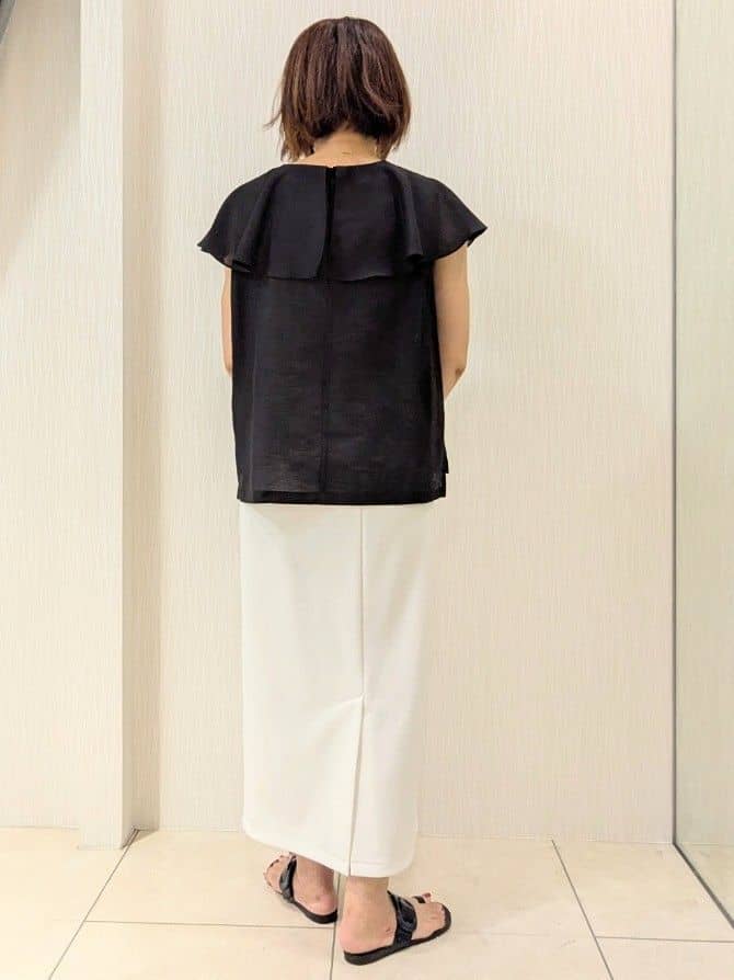 u-macoさんの「UNTITLED｜【きれいめ/洗える/フリル】ラッフルシアーブラウス」を使ったコーディネート