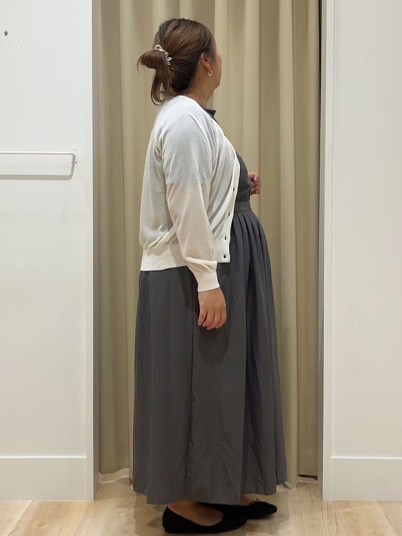 ゆうmamaさんの「grove｜さっと二の腕カバー　大人な抜け感シアーラグランVネックカーデ」を使ったコーディネート