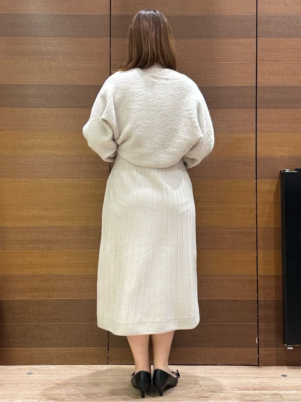 yumeさんの「OPAQUE.CLIP｜ラメフェザープルオーバーセット ニットワンピース【洗濯機OK】《XS～LL》」を使ったコーディネート