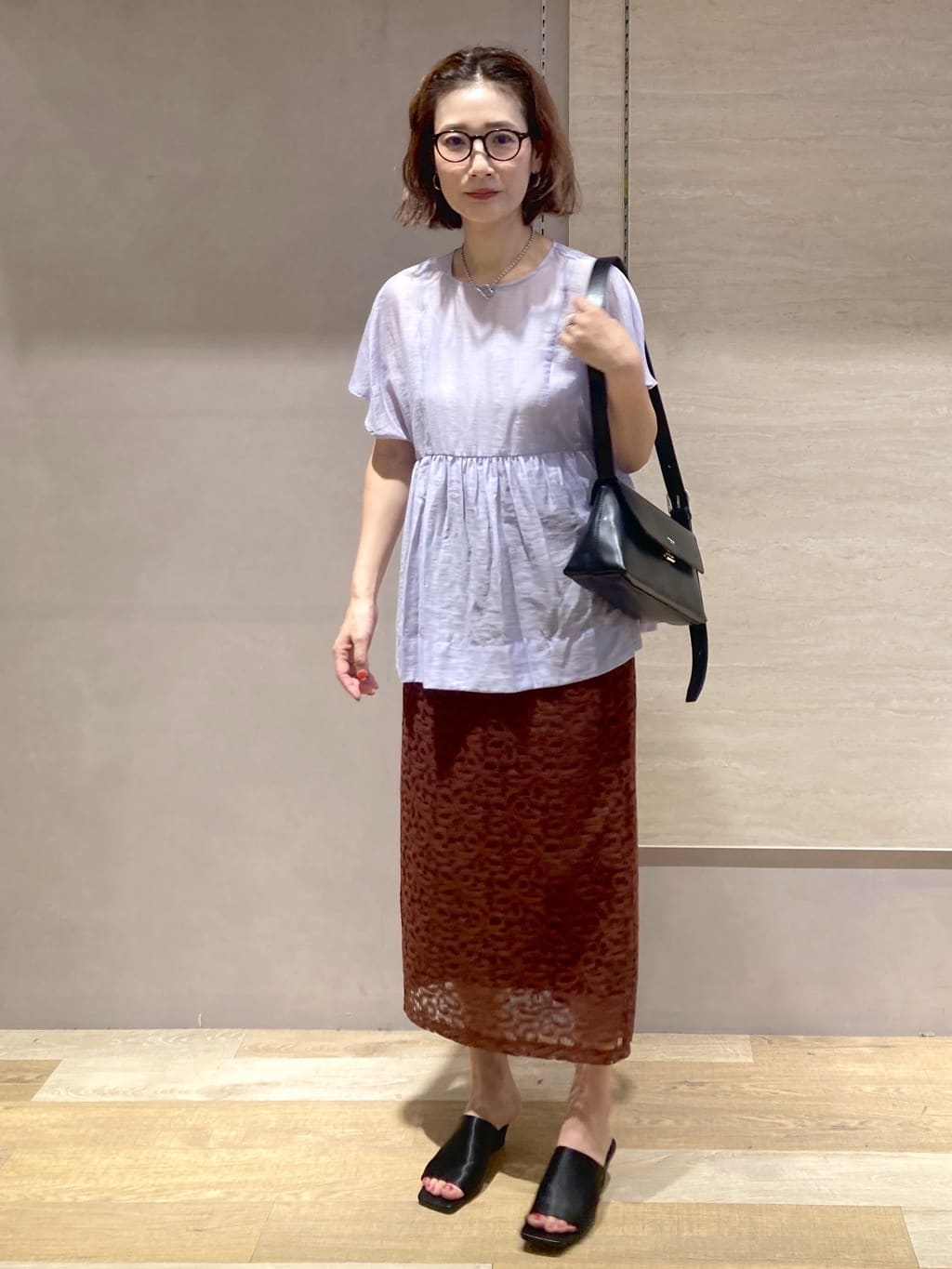 たけねぇさんの「OPAQUE.CLIP｜麻混シアーペプラムブラウス【洗濯機洗い可】」を使ったコーディネート
