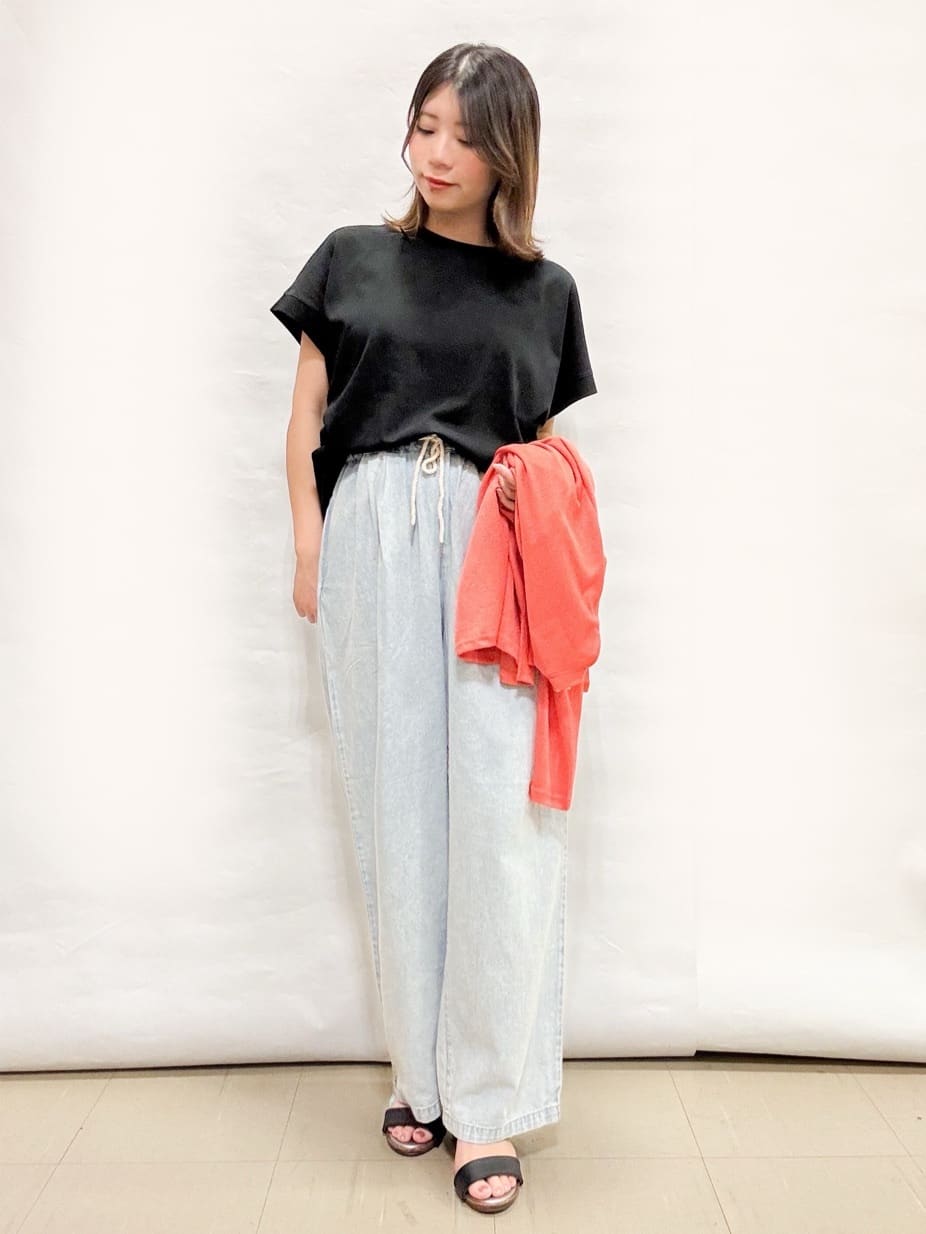 bulさんの「SHOO･LA･RUE｜【S-LL/ひんやり/UV】手の甲まで隠れる トッパーカーディガン」を使ったコーディネート