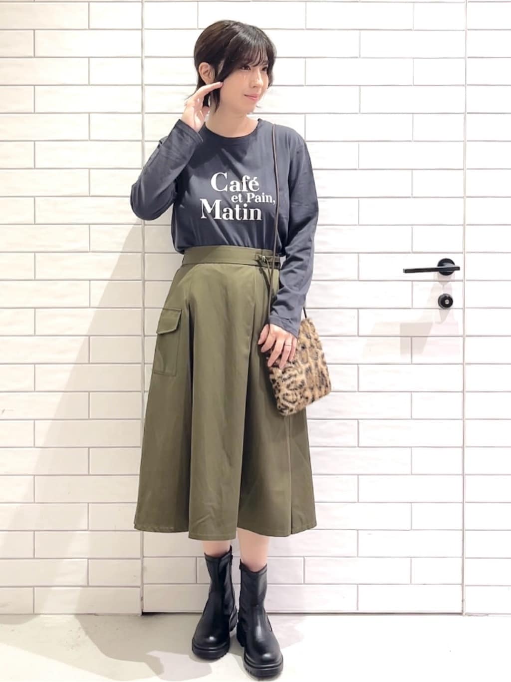しおりさんの「OPAQUE.CLIP｜ロングロゴTシャツ【洗濯機OK】」を使ったコーディネート