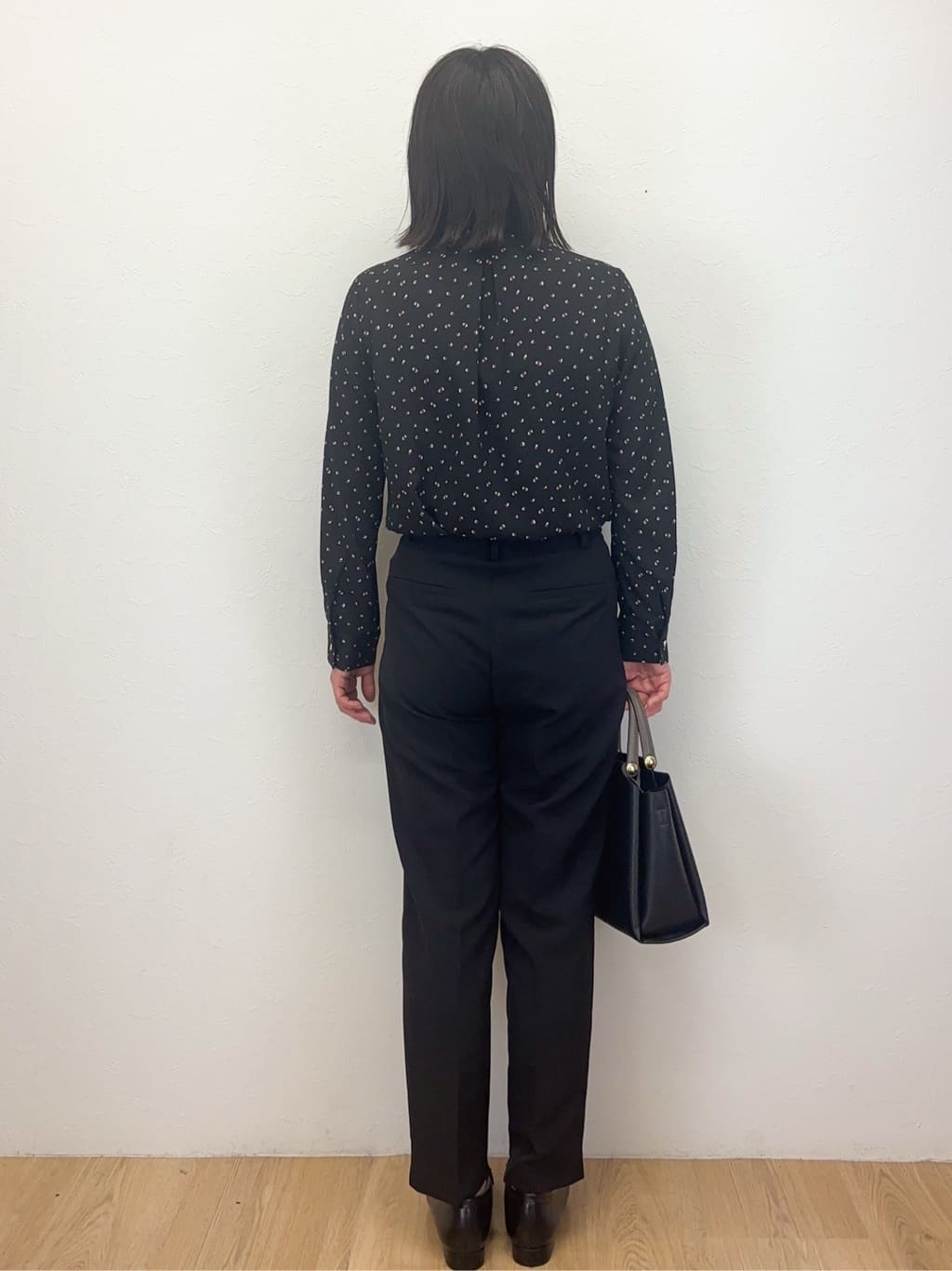 Takeさんの「OPAQUE.CLIP｜ステップヘムテーパードパンツ／セットアップ対応可【洗濯機洗い可】」を使ったコーディネート
