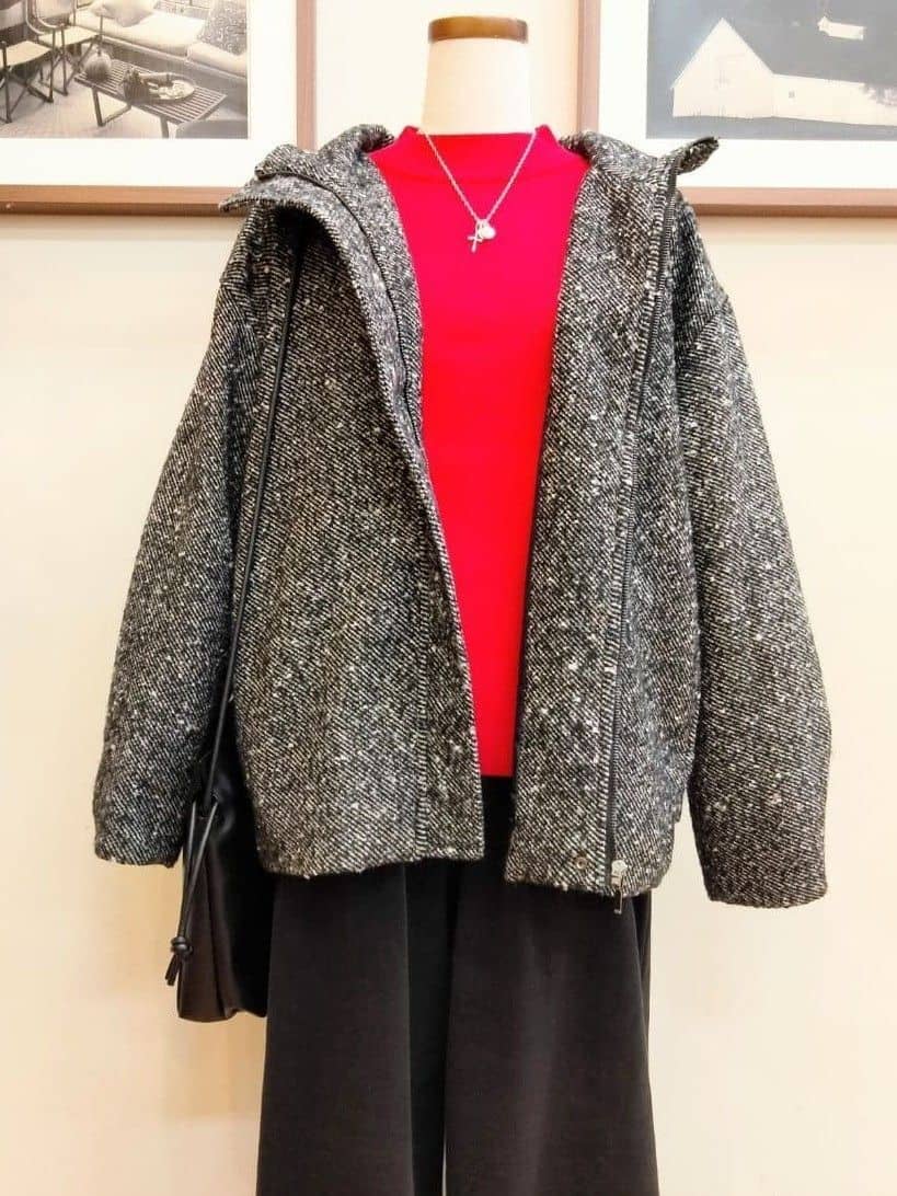 うっちーさんの「SHOO･LA･RUE｜【洗える/毛玉レス】表面がきれいなハイネックバックスリットニット」を使ったコーディネート
