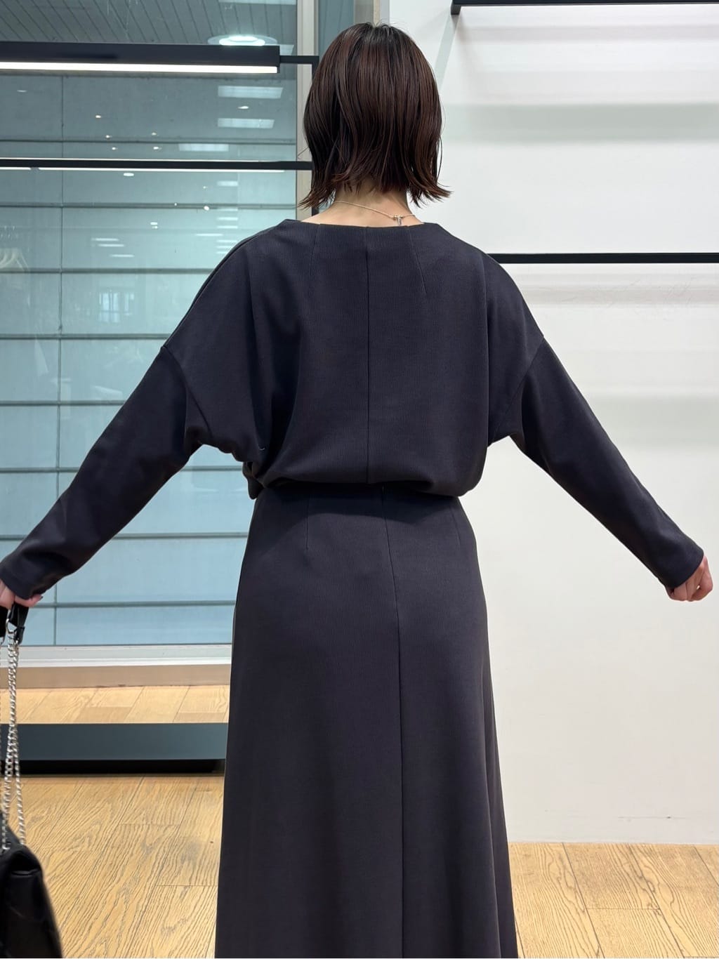 asamiさんの「INDIVI｜【SETUP可能／洗える／UVケア】ライトジャージ ボトルネックトップス」を使ったコーディネート