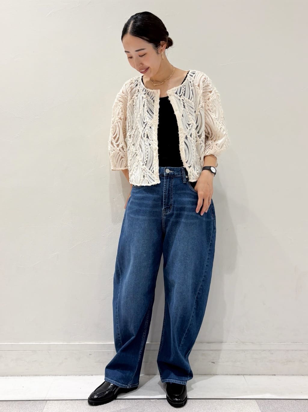 ちえさんの「OPAQUE.CLIP｜シアー刺繍レース前開きブラウス【洗濯機洗い可】」を使ったコーディネート