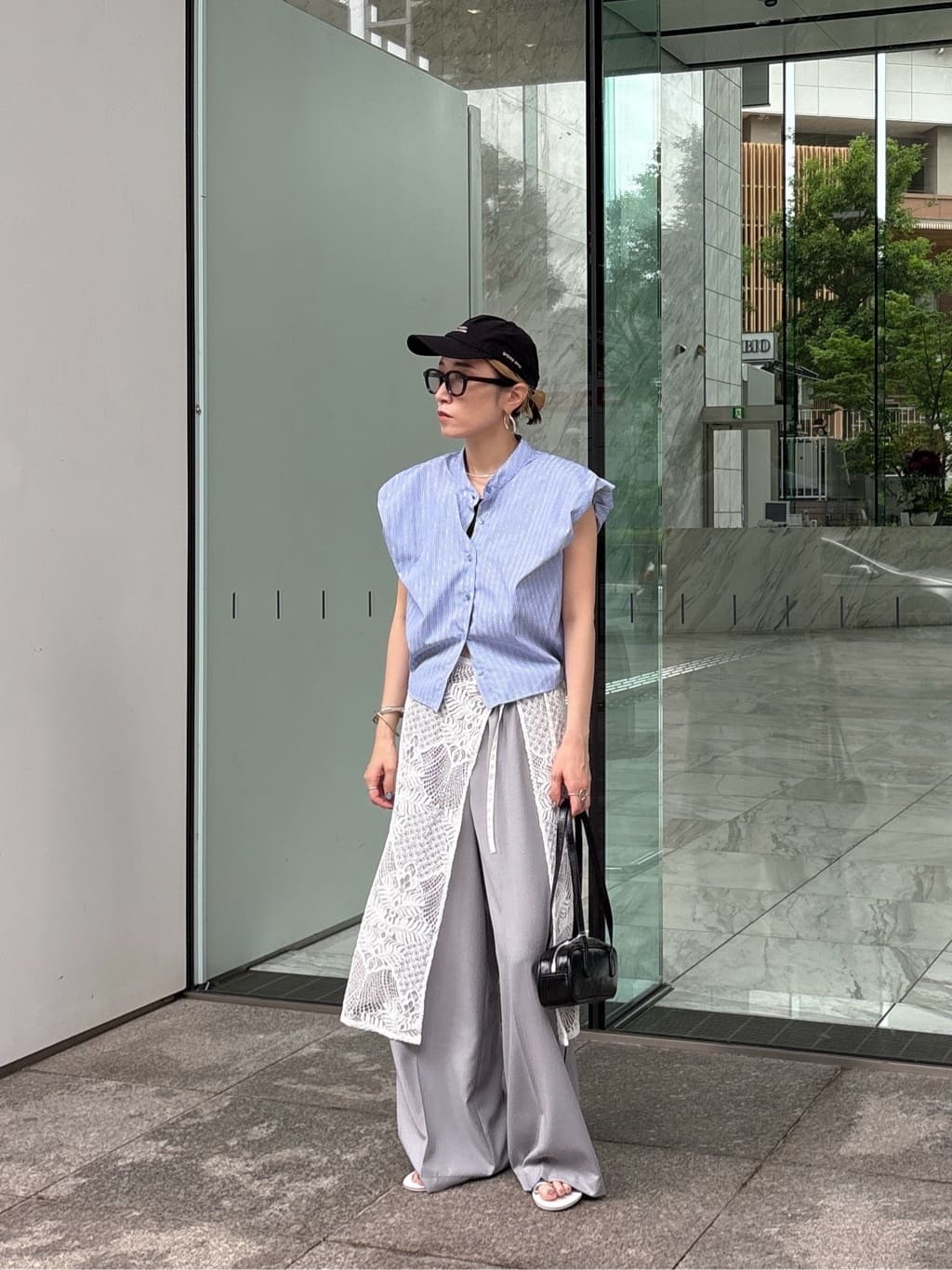 kotakiさんの「INDIVI｜【セットアップ可能】サキソニーサイドラインパンツ」を使ったコーディネート