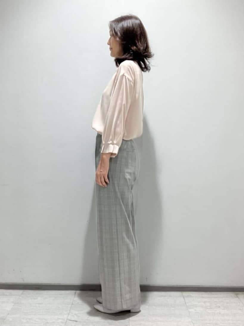 fujiさんの「INDIVI｜【褒められパンツ】ワンタックワイドパンツ」を使ったコーディネート