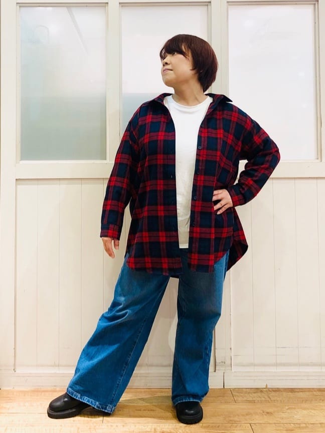 YYYさんの「SHOO･LA･RUE｜グラフィックアソート BIGロンT」を使ったコーディネート