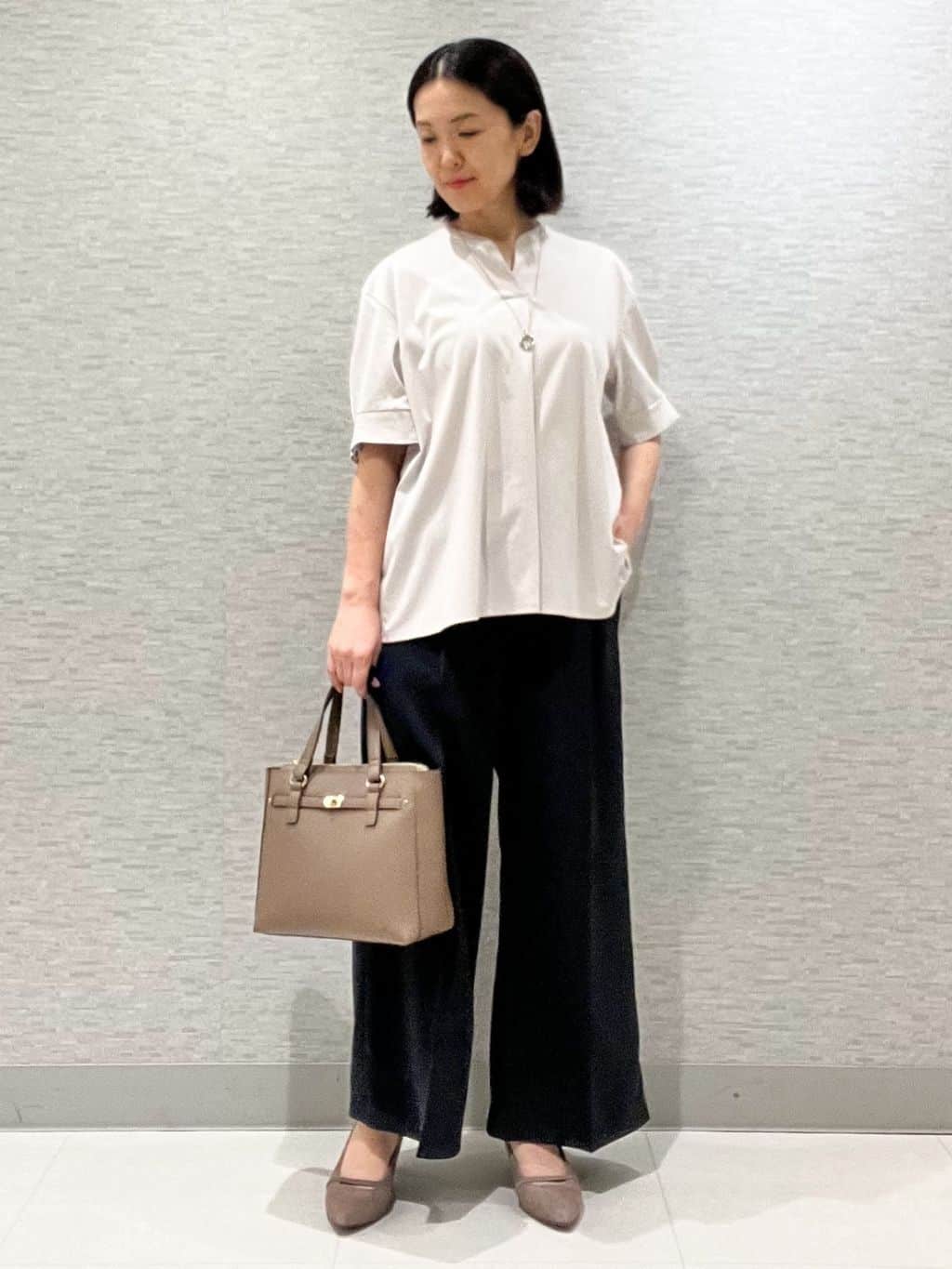 marikoさんの「Reflect｜【すっきり見え！長め丈／マシンウォッシュ可】スキッパーネックジャージトップス」を使ったコーディネート