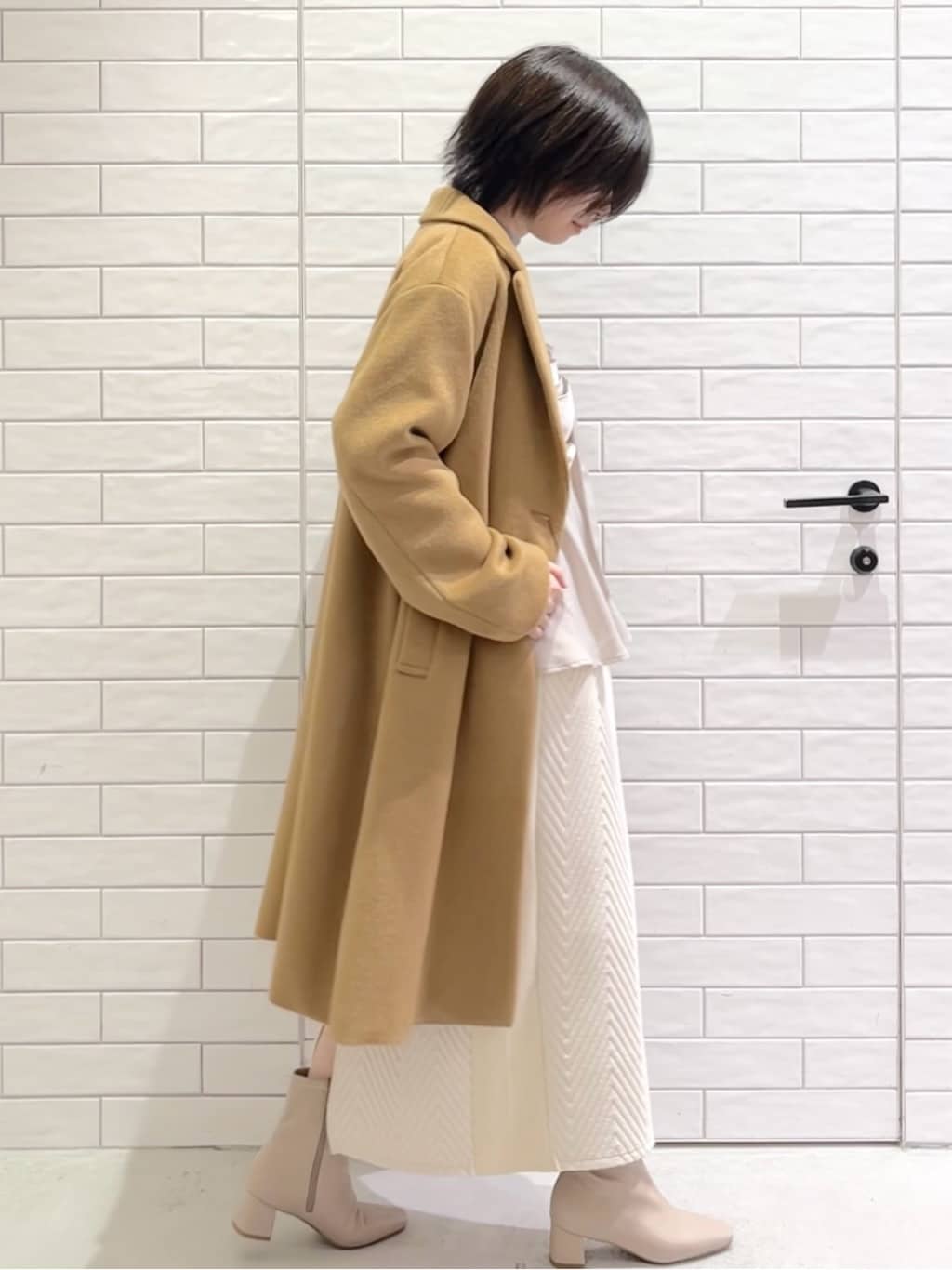 しおりさんの「OPAQUE.CLIP｜カシミヤブレンドウールチェスターコート」を使ったコーディネート