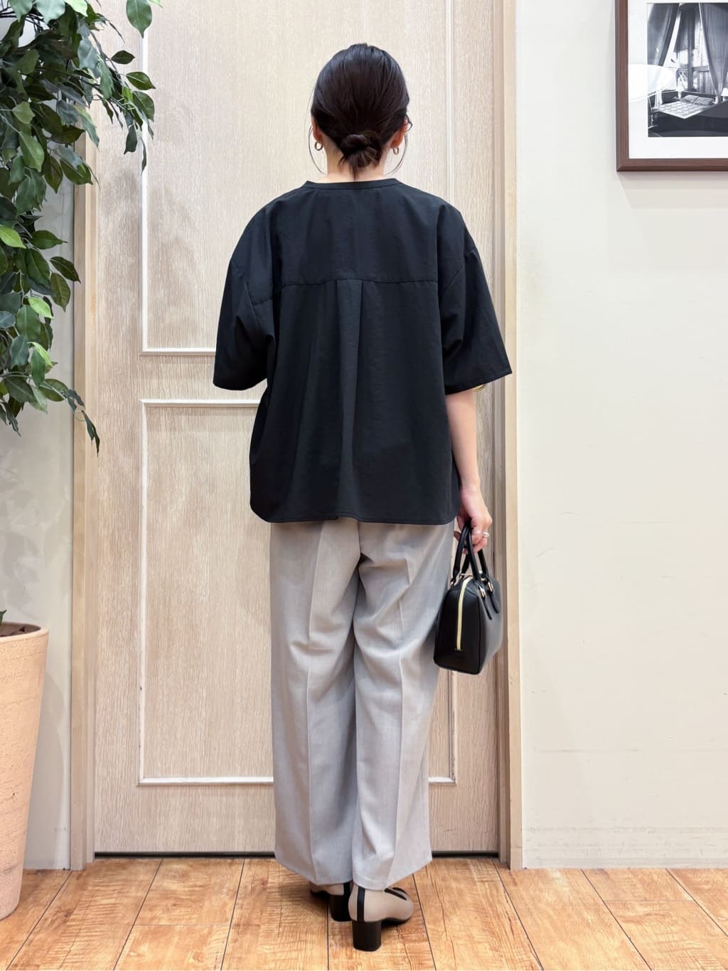 なみさんの「SHOO･LA･RUE｜【ひんやり/洗濯後しわになりにくい】リブ切り替えドルマンブラウス」を使ったコーディネート
