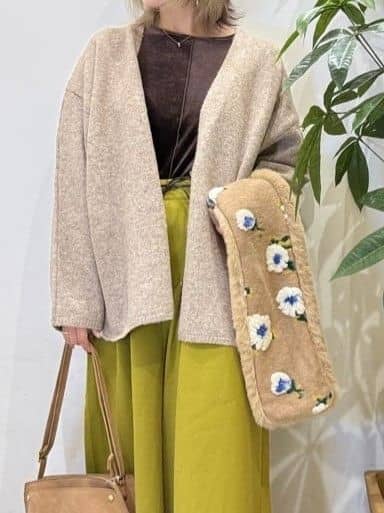 misakiさんの「SHOO･LA･RUE｜【S-LL/2点セット】脚のラインを拾いにくい ベルト付きタックスカーチョパンツ」を使ったコーディネート