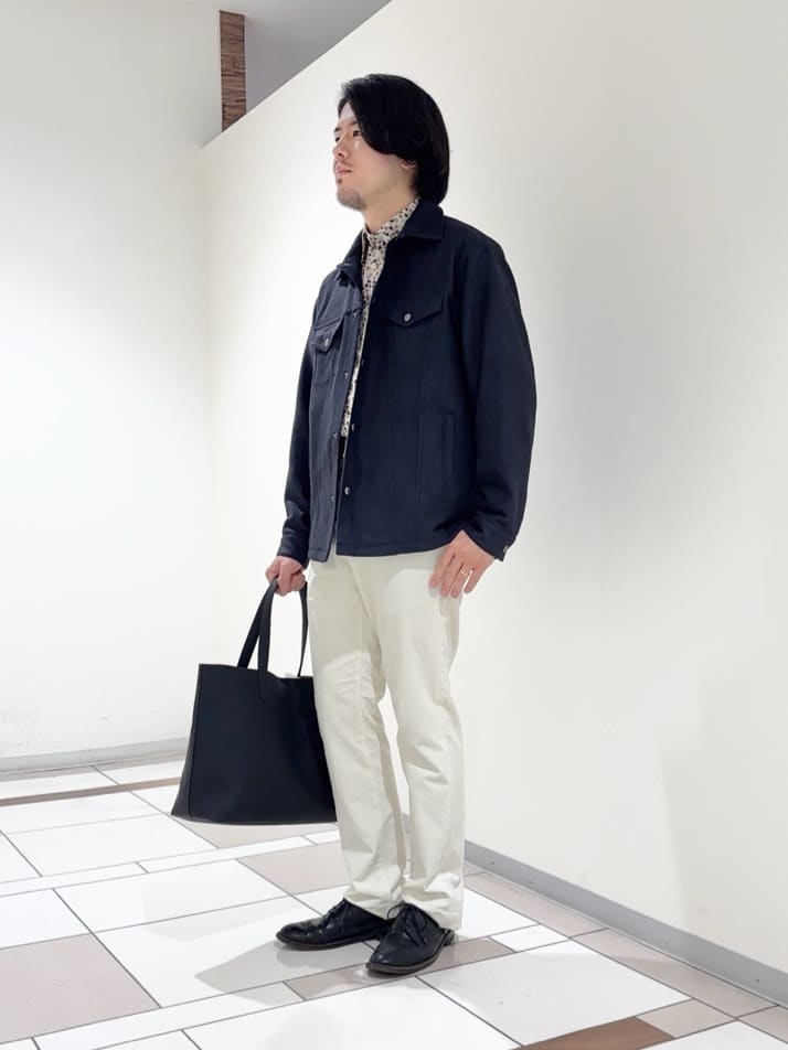 及川さんの「TAKEO KIKUCHI｜ストライプ小花 長袖シャツ」を使ったコーディネート