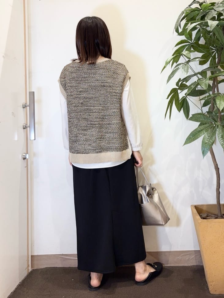 宗形さんの「SHOO･LA･RUE｜【2点セット/S-LL】着回しいろいろ 編み柄ベスト&times;ブラウス」を使ったコーディネート