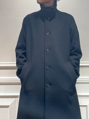 橋本さんの「DRESSTERIOR｜◆【SUPER140&rsquo;sウール】メルトン ステンカラーコート」を使ったコーディネート