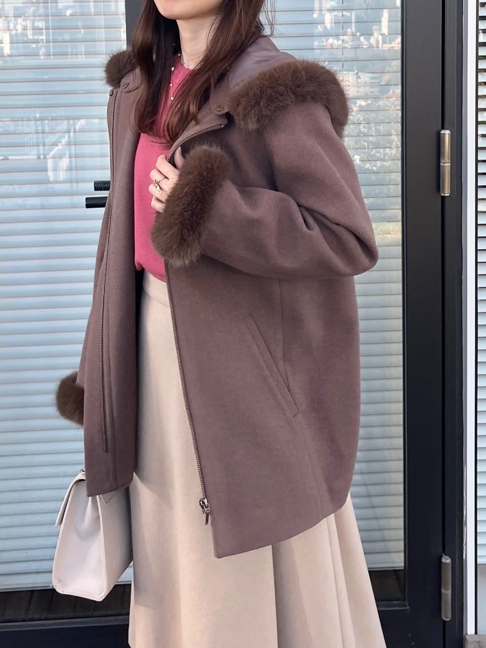 はばさんの「Couture brooch｜【大人可愛い・フード取り外し可能】フードフェイクファー ハーフ丈コート」を使ったコーディネート