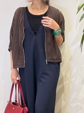 misakiさんの「SHOO･LA･RUE｜【洗える/S-LL】季節の変わり目に 透かし柄が涼やか ジップブルゾン」を使ったコーディネート