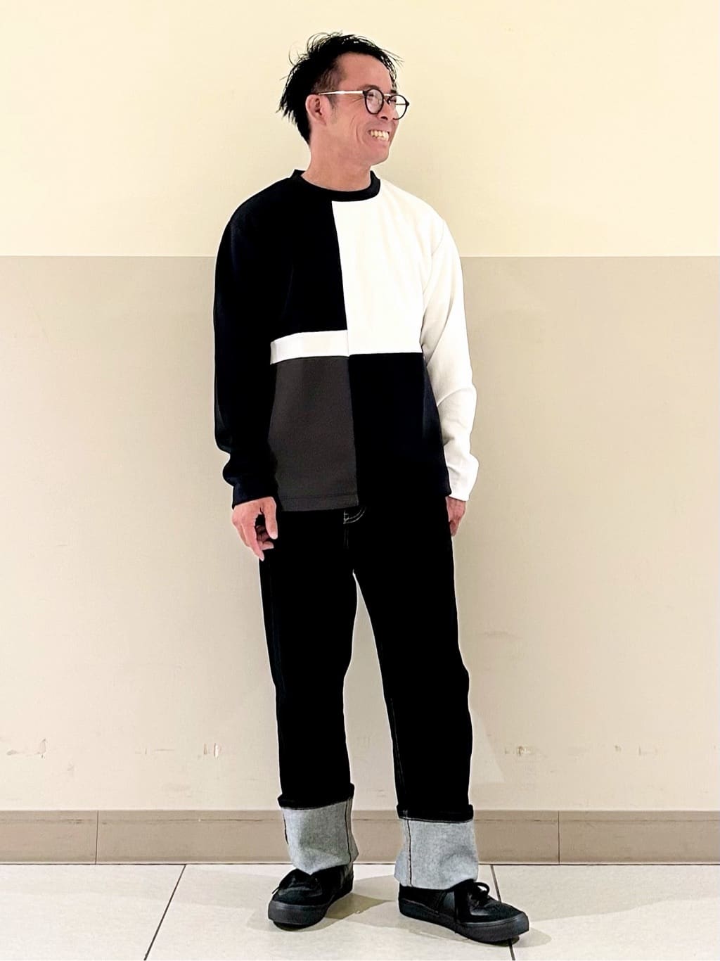 KENJI Iさんの「THE SHOP TK｜【一枚で着映える】パターンブロッキング長袖Tシャツ 洗濯機OK」を使ったコーディネート