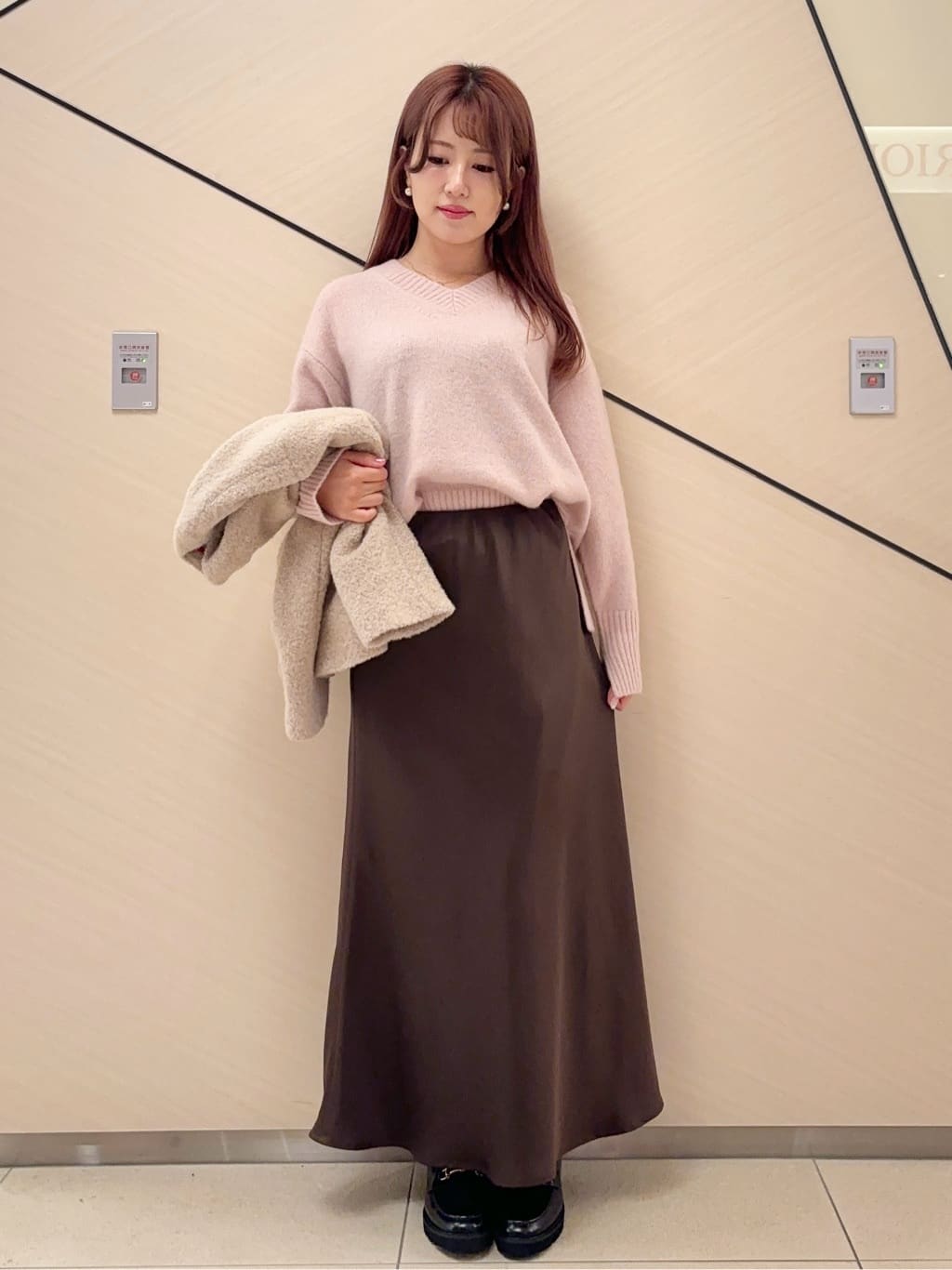 Rinaさんの「DRESSTERIOR｜アルパカブレンドVネックニット」を使ったコーディネート