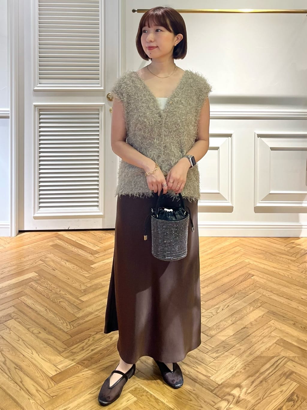 つじ まこさんの「DRESSTERIOR｜ストレッチヴィンテージサテンナロースカート」を使ったコーディネート
